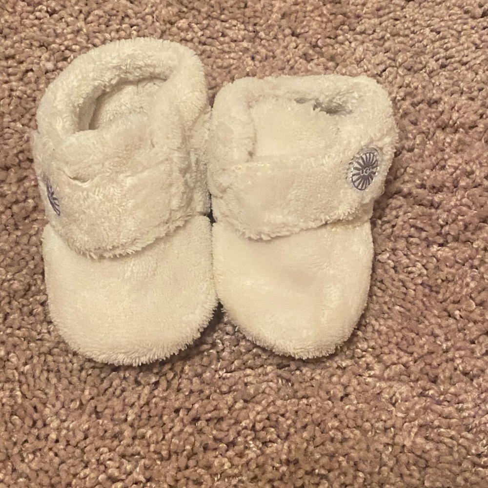 Ugg infant slippers size 2/3